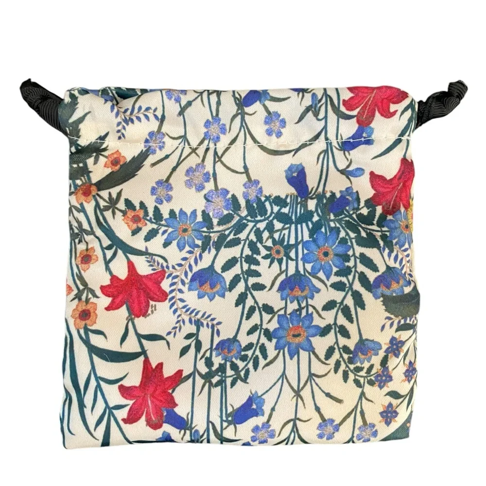 New Gucci Beauty 3 Hair Scrunchies & Travel Bag
